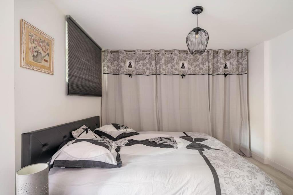 Superbe Appartement Avec Parking Gratuit ลงส์-เลอ-โซนีเย ภายนอก รูปภาพ