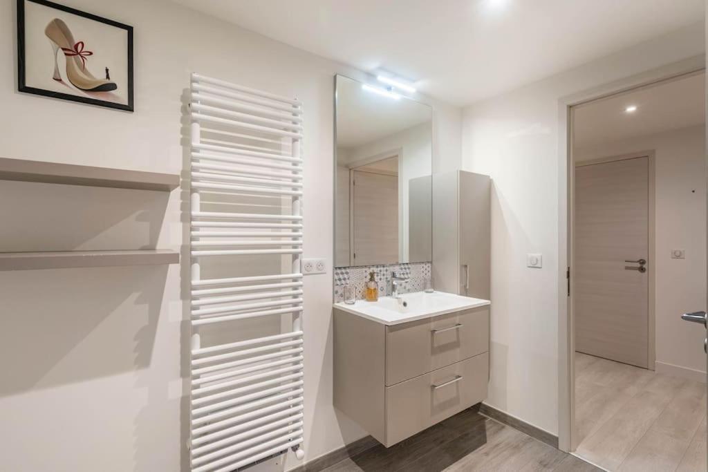 Superbe Appartement Avec Parking Gratuit ลงส์-เลอ-โซนีเย ภายนอก รูปภาพ