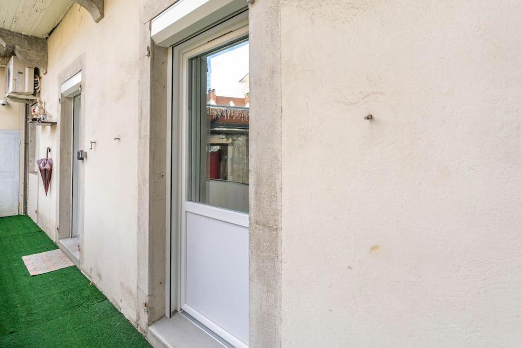 Superbe Appartement Avec Parking Gratuit ลงส์-เลอ-โซนีเย ภายนอก รูปภาพ